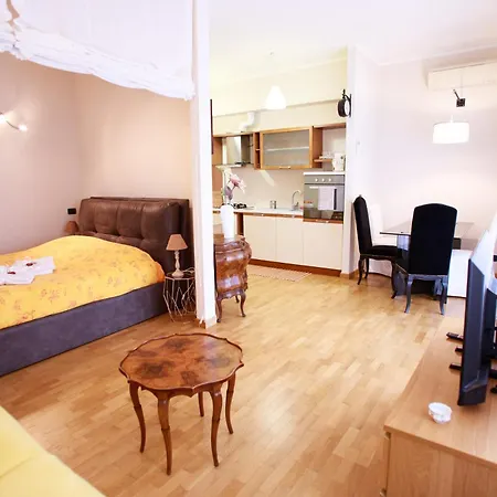 Sofia House With Private Parking Genoa