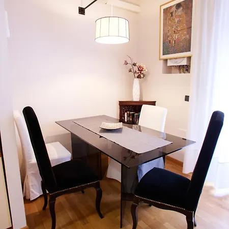 Apartment Sofia House With Private Parking Genoa